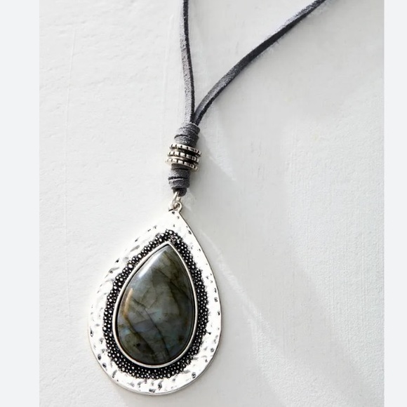 #115. NWT Free People Freefall Pendant Necklace - Picture 2 of 3